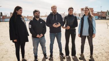 Otermín y Mayra Mendoza encabezaron una jornada de forestación en el “Potrero de D10S”