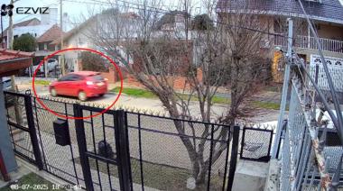 Cruzó en rojo, atropelló a un joven y escapó porque "tenía miedo"