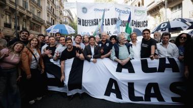 Cascallares en la marcha universitaria: “Necesitamos más educación pública para construir un futuro mejor”