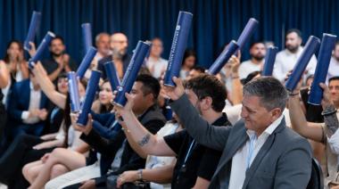 "Cambiaron mi realidad": la emoción de los nuevos egresados en la última entrega de títulos de la UNaB