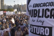 Los salarios de los docentes universitarios perdieron 30 puntos en la era libertaria