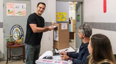 Julián Alvarez votó y convocó a los vecinos a ejercer su derecho