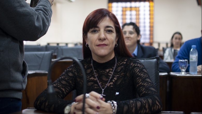 Lavandeira cargó contra la provincia por la "falta de transparencia" en la vacunación
