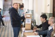 Otermín votó en Banfield: “Es muy importante fortalecer la democracia”