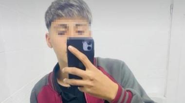 Su compañero de aula le dio una golpiza "por un asiento" y ahora pelea por su vida
