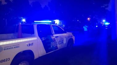 Escapaba en un auto robado, le apuntó a la PolicÃa con una réplica y terminó baleado