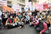 Organizaciones sociales se movilizaron frente a Edesur y piden revisar la concesión