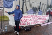 Crece la tensión en Garbarino: un despedido en huelga de hambre en el Obelisco