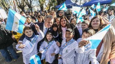 Más de 2500 alumnos realizaron su promesa a la bandera en Burzaco