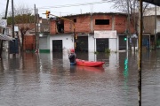 Un muerto en Lanús por las lluvias: Un estudio advirtió “la peligrosidad” en el Municipio y nadie lo leyó