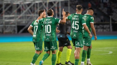 Banfield logró un triunfazo en Córdoba para seguir creyendo