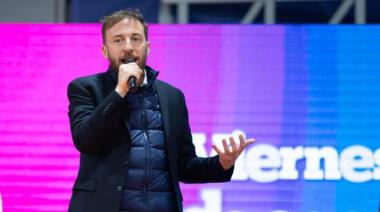 Otermín sobre Milei: "Nada más casta que aparecer para una foto unos días antes de las elecciones"