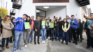 Kicillof entregó viviendas y firmó un convenio en Avellaneda