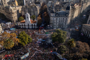 Los intendentes de la región respaldaron la multitudinaria movilización para bancar a Cristina