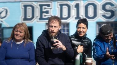 Otermín y Mayra Mendoza encabezaron una jornada de forestación en el “Potrero de D10S”