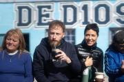 Otermín y Mayra Mendoza encabezaron una jornada de forestación en el “Potrero de D10S”