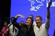 Batacazo libertario: Santilli ganó en la Provincia y LLA revirtió una derrota de 14 puntos