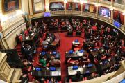 Suspenso por el destino de la sesión para aprobar reelecciones indefinidas de legisladores provinciales