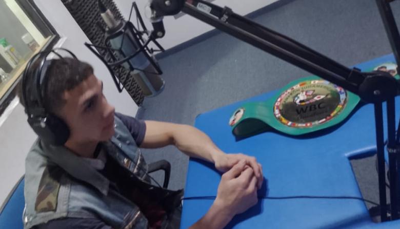 Dylan Ahumada rifa su auto para viajar a boxear a México