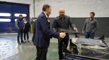 Gray recorrió las instalaciones de la empresa Trefelt Argentina
