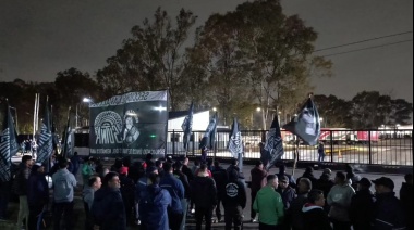 SUTNA continúa su plan de lucha: volanteada en la puerta de Bridgestone