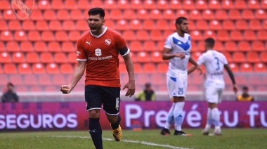 El Rojo se impuso a Vélez en el arranque de la Copa