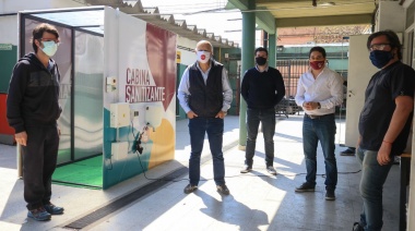 Estudiantes y emprendedores de Lanús construyeron una cabina sanitizante para el municipio