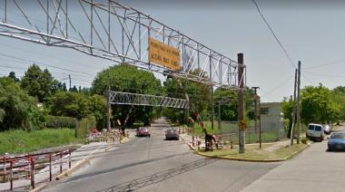 Buscan a la conductora de un auto que atropelló a una mujer y escapó en Turdera