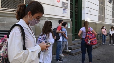 Entre el frío y los protocolos, así comenzaron las clases presenciales en los distritos de la región