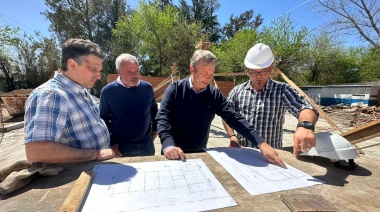 Cascallares recorrió una escuela secundaria donde construyen aulas, baños y un salón de usos múltiples