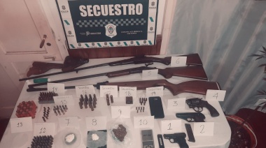Lo denunciaron por violencia de género y cayó con drogas y un arsenal de armas