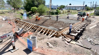 Construyen un puente vehicular sobre el Arroyo del Rey