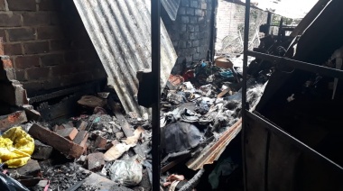 Una anciana perdió todo en un incendio y sus vecinos piden donaciones para reconstruir la casa