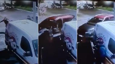 Llegaba a su casa, se resistió al robo de su auto, y casi aplastó a uno de los delincuentes