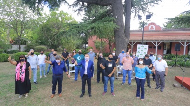 El "Cholo" García y Gray firmaron el convenio colectivo de trabajo que reconoce el trabajo de los municipales en pandemia