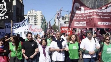 Médicos y judiciales presionan para comenzar la discusión salarial del 2021