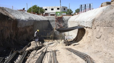 Avanza la construcción de una planta de bombeo cloacal que beneficiará a vecinos de Claypole y Don Orione