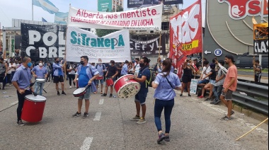 Trabajadores de Garbarino despedidos cortaron el Puente Pueyrredón en reclamo de salarios adeudados e indemnizaciones