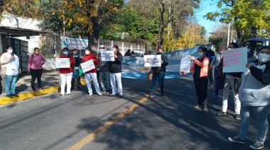 Trabajadores del Esteves reclamaron por un bono municipal