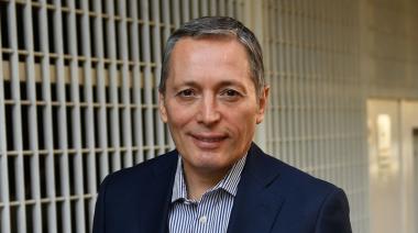 Gray sacó la ambulancia para contener a los marginados de la lista de CFK
