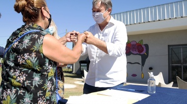 Cascallares encabezó la firma de más de 100 escrituras para familias de Glew