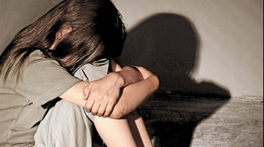Kioskero abusaba de su hija de 14 años y la obligaba a enviarle videos sexuales