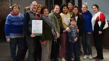 Entregan ayuda económica y materiales de construcción a sociedad de fomento
