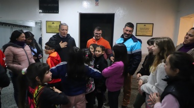 Gray visitó la Sociedad de Fomento Domingo Rodriguez