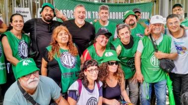 ATE Lanús participó de la importante movilización al Ministerio de Desregulación de la Nación.