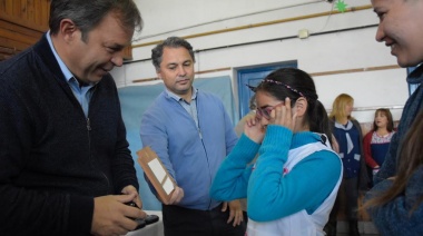 Cinco mil anteojos entregados de manera gratuita a alumnos brownianos