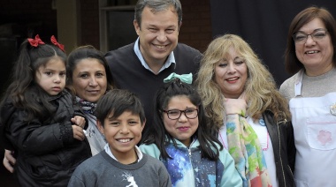 Cascallares entregó anteojos a alumnos de escuelas de Glew, Claypole y Don Orione
