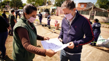 Gray recorrió la construcción de veredas comunitarias en Monte Grande