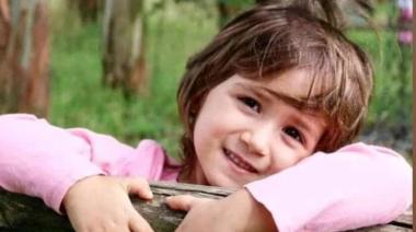 Necesitan recaudar más de $80 millones para tratar de leucemia en España a una niña de 7 años