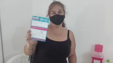 Comenzó la vacunación a docentes en Echeverría: La experiencia de una maestra que recibió la primera dosis